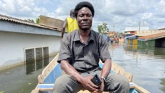 Ahorsu Amos Borlor sur un bateau