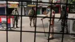 కశ్మీర్‌లో బలగాలు