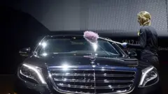 "Мерседес S600" - традиционный для России символ роскоши еще с 1990-х