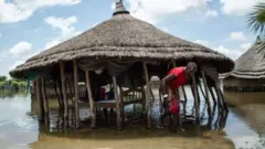 ONU ivuga ko abantu babarirwa mu bihumbi ubu bagoswe n'amazi y'imyuzure