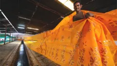 చీరల తయారీ(ప్రతీకాత్మక చిత్రం)
