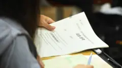 수능 전 마지막 모의고사 치르는 학생