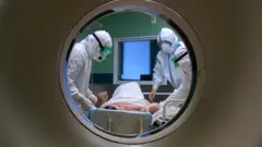 Компьютерный томограф в красной зоне городской клинической больницы им. Фишера в городе Волжский, Волгоградская область