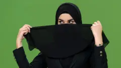 گوینده تلویزیون یک کابل