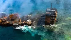 Kapal mulai tenggelam dalam foto tanggal 2 Juni 2021