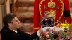 महारानी एलिजाबेथ द्वितीयाको मुकुट