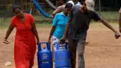 श्रीलंकेचं हे आर्थिक संकट इतकं गडद आहे की...