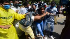 විරෝධතා මර්දනයට හදිසි නීතිය භාවිත කරන්න එපා-ජාත්‍යන්තර මානව හිමිකම් විශේෂඥයින් රජයෙන් ඉල්ලයි