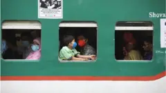 ট্রেনের ভেতরে সামাজিক দূরত্ব বজায় রাখতে টিকেট বিক্রি অর্ধেকে নামিয়ে আনা হবে বলে জানান রেলমন্ত্রী।