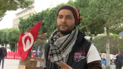 صاحب صورة القفص الأيقونية يتذكر الثورة في تونس