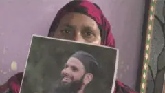 आपल्या मुलाच्या फोटोसह फिरदौसा बानो