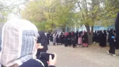 بدخشان کې ښځيه محصلانې لاريون کوي