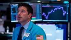 Un agente de bolsa en Wall Street.