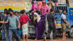 বাস না পেয়ে অনেকেই ফিরেছেন ট্রাকে করে।
