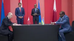 Umutegetsi wa Qatar Sheikh Tamim bin Hamad Al Thani na Perezida Kagame bahagarikiye isinywa ry'amasezerano ejo ku wa mbere