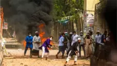 গত ২৬শে মার্চ শুক্রবার জুমার নামাজের পর বিক্ষোভ করে হেফাজতে ইসলামের সমর্থকরা। (ফাইল ফটো)