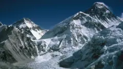 खुम्बु आइसफल