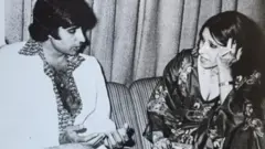 અમિતાભ બચ્ચન સાથે ગુલશન ઇવિંગની તસવીર