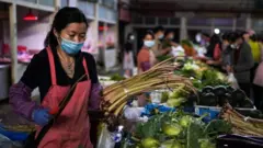 চীনের কুনমিং-এর সবজী বাজার, ১২-০৫-২০২০