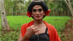 ইন্দোনেশিয়ার একটি ঐতিহ্যবাহী নাচ লেঙ্গার লানাং।