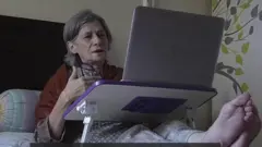 Annobar cutar korona ta matuƙar tagayyara rayuwar tsofaffi. Mahnaz Rehman, wata mai shekara 71 daga Karachi a Pakistan, ta ce ta yi ban-kwana da shekarar cikin matuƙar taƙaici.