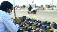 చెప్పులు అమ్ముకుంటున్న టీచర్