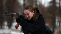 Тренировка добровольцев территориальной обороны под Киевом 5 февраля