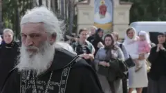 Abbaa Sergiy maqaan isaanii jalqabaa Nikolayi Romanoov ture