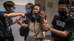 胡椒噴霧擊中一名婦女