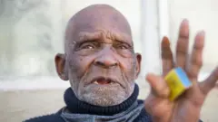 Fredie Blom - ugaragara hano ku isabukuru ye y'imyaka 116 - yavuze ko nta banga ryihariye yakoresheje ngo arambe