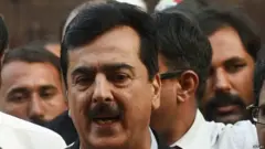 पाकिस्तान मंत्री