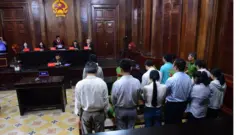 Các bị cáo được mô tả là "những người hiểu biết, có chức vụ nhưng đã buôn bán hàng giả để trục lợi".