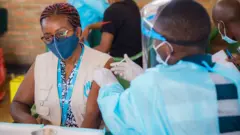 Igikorwa cyo gukingira Covid-19 mu Rwanda
