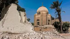 هدم المقابر