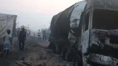 Steve Mbikayi, ministre congolais des Actions humanitaires et solidarité nationale, s’est rendu sur place à Mbanza Ngungu pour apporter de l'aide aux victimes.