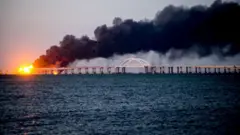 爆炸發生在連接俄羅斯和克里米亞的一座關鍵橋樑上 。