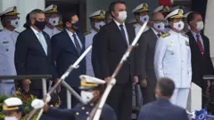 Bolsonaro com militares