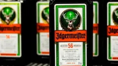 Jägermeister şişeleri