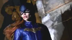 Leslie Grace en el papel de Batichica