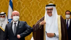 Ulusal Güvenlik Danışmanı Meir Ben Şabat ve Bahreyn Dışişleri Bakanı Abdullatif bin Raşid ez-Zeyan