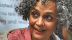 अरुंधति रॉय