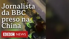 Ed Lawrence foi detido pela polícia enquanto cobria os protestos na cidade de Xangai; embaixador chinês foi convocado no Reino Unido.