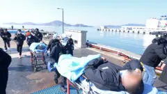 5일 오전 전남 신안군 해상에서 전복된 청보호에서 구조된 유모씨(48)와 손모씨(40), 인도네시아인 국적 A씨가 목포 북항에서 병원으로 이송되고 있다