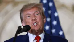 Trump desestimó los cargos en su contra en un discurso desde su residencia en Florida.