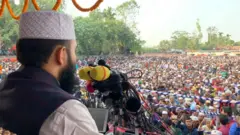 মিজানুর রহমান আজাহারীর এক মাহফিলে এসে পরিবারটি ইসলামে দীক্ষা নেয়