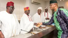 Gomina ipinlẹ Ogun n ki awọn lọbalọba