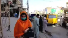 پښتونخوا او افغانستان کې ښځې لارو کوڅو کې له بېلابېلو ځورونو سره مخامخېږي.