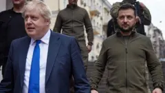 রাশিয়ার বিরুদ্ধে লড়াইয়ে মি. জনসন ইউক্রেন এবং তার নেতা ভলোদিমির জেলেনস্কির প্রতি নিরবিচ্ছিন্ন সমর্থন দিয়েছেন।