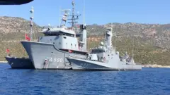 Türk Deniz Kuvvetleri'ne ait bir fırkateyn