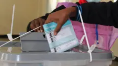 ድምጽቸውን የሚሰጡ መራጭ